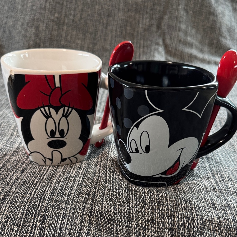 Disney Mickey and Minnie - set of 2 Mugs with Spoons.